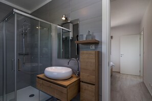 Shower, hair dryer, towels - Villa Irma in Golas, Croatia (Golas)