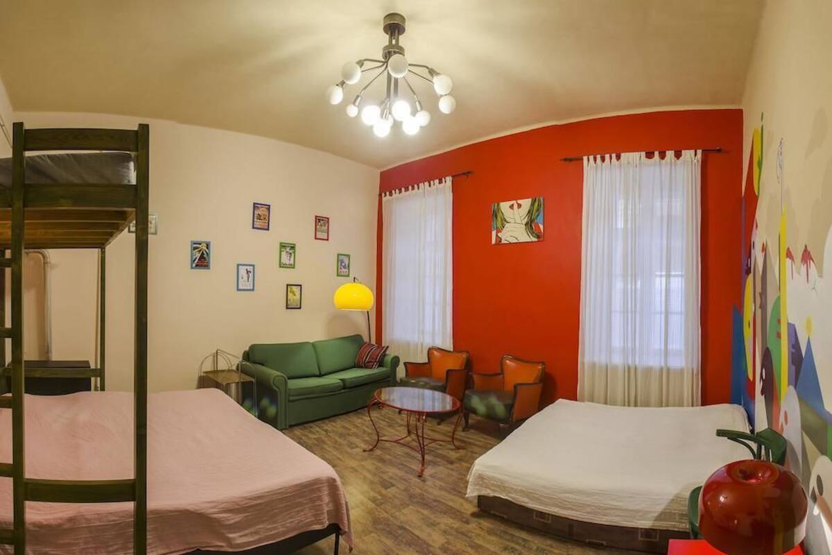 Decoración personalizada, muebles diferentes y wifi gratis