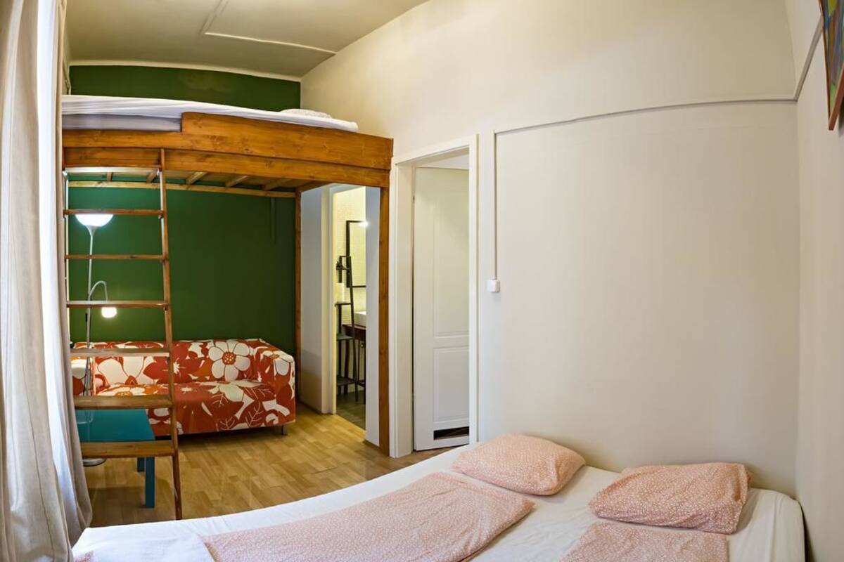 Decoración personalizada, muebles diferentes y wifi gratis