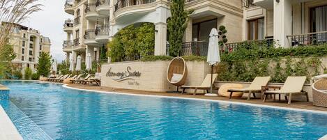 En sÀsongsöppen utomhuspool