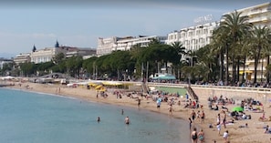 On the beach - STUDIO WITH TERRACE OF 40M ² IN RESIDENCE SECURISEE (Cannes)