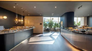 Café da manhã com buffet todos os dias (EUR 20 por pessoa)