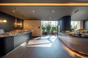 Colazione a buffet, servita tutte le mattine (20 EUR a persona) 