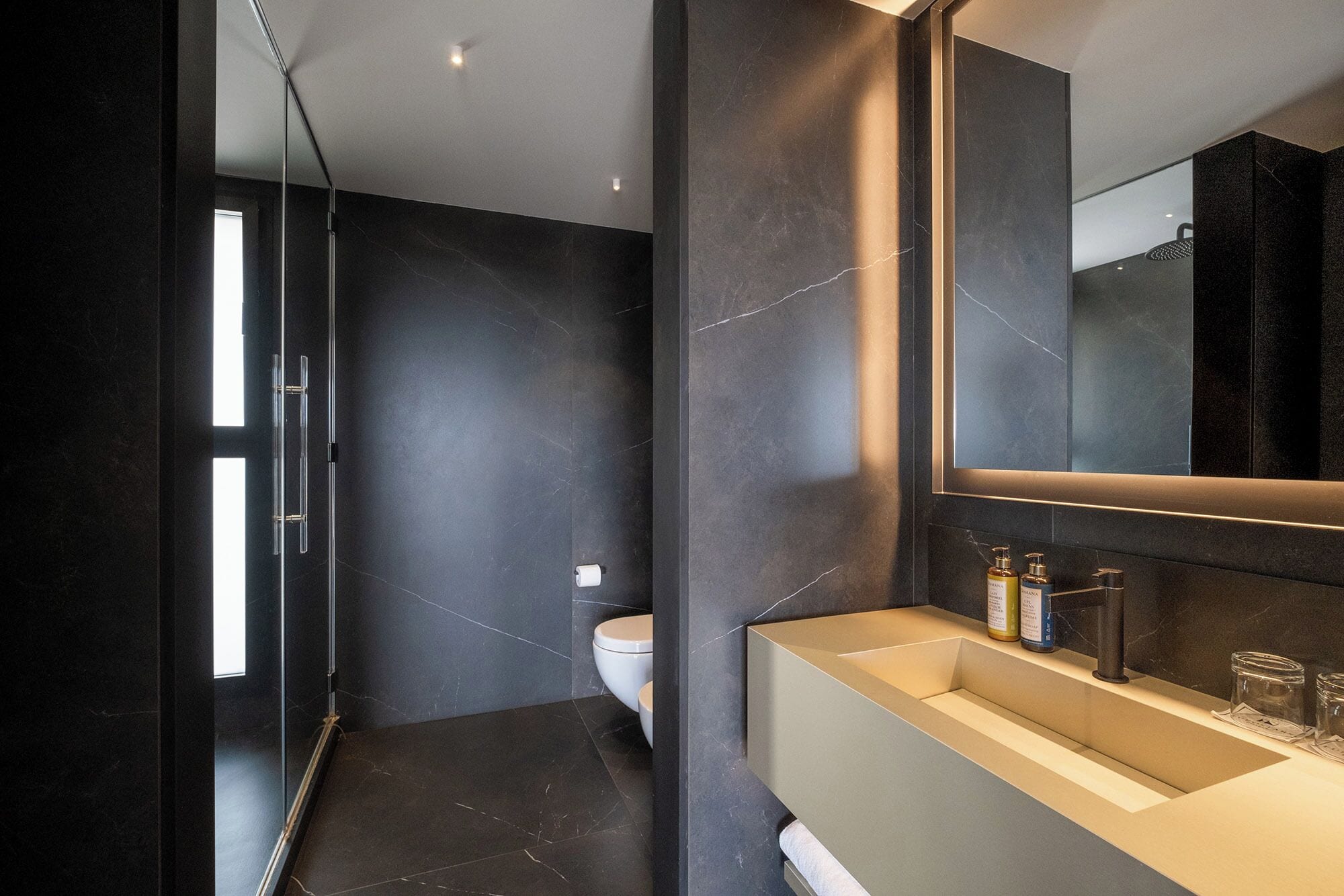 executive suite, terrace (view) | bathroom | shower, rainfall showerhead, free toiletries, hair dryer