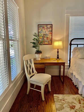 1 bedroom, desk, WiFi, bed sheets