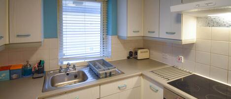 Apartment, 3 Bedrooms | Private kitchen | Coffee/tea maker, electric kettle