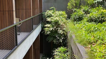 Deluxe Room, 1 King Bed | Balcony