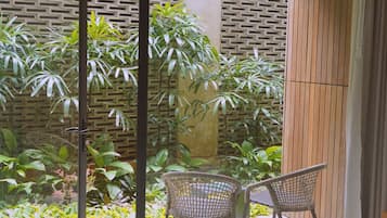 Deluxe Room, 1 King Bed | 1 bedroom, premium bedding, in-room safe, desk