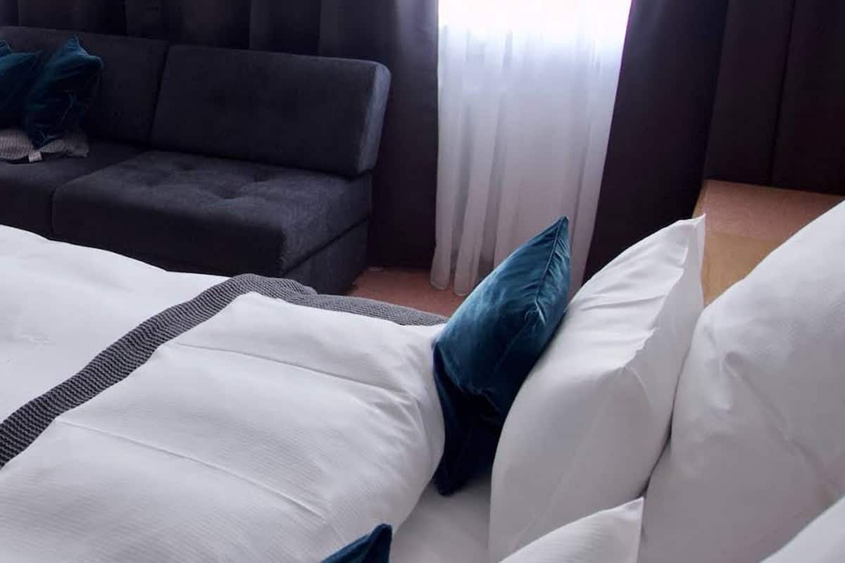 single room, private bathroom | in-room safe, individually decorated, individually furnished, desk