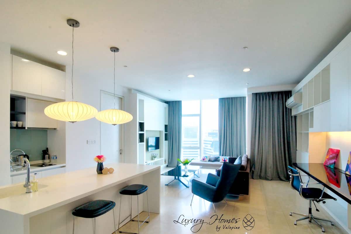 1 Bedroom Business Suite | 2 bedrooms, iron/ironing board