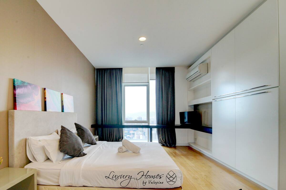 2 bedrooms, iron/ironing board