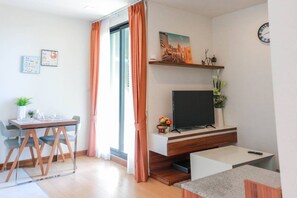 Suite Deluxe | 1 camera, una scrivania, tende oscuranti, ferro/asse da stiro