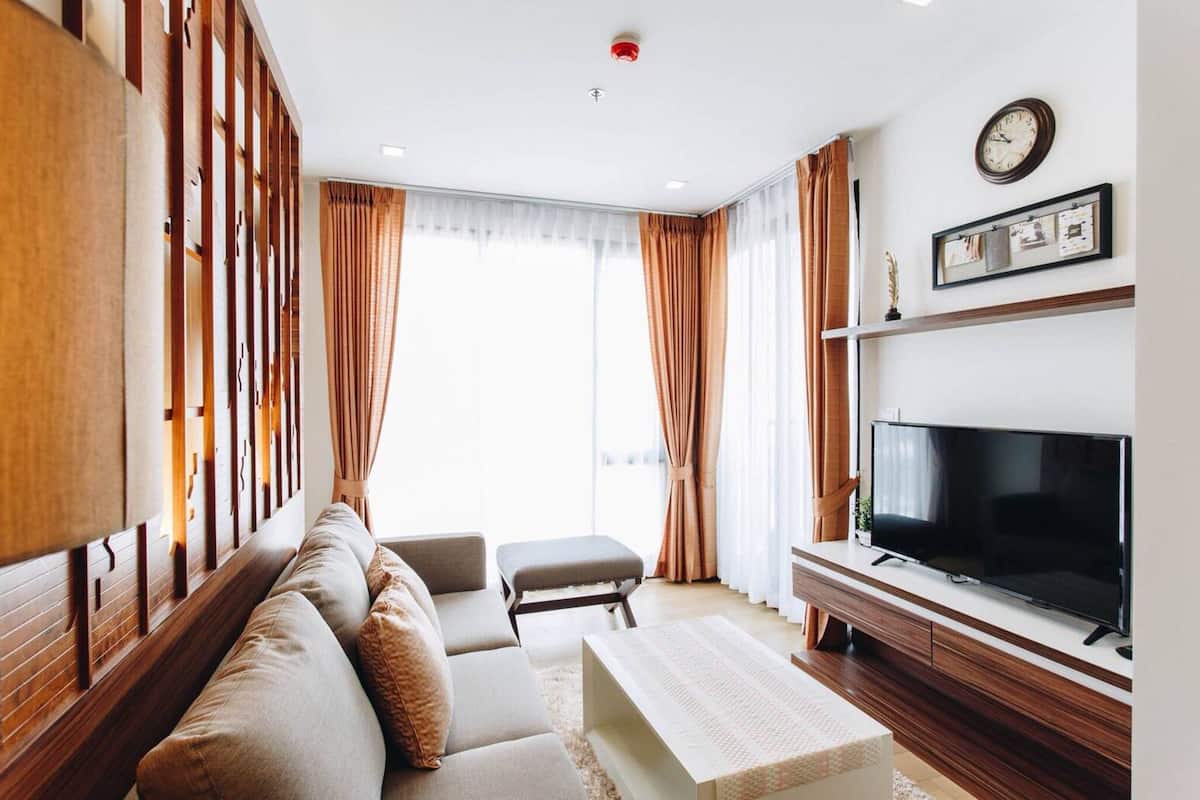 Junior Suite | Ruang tamu | TV skrin rata