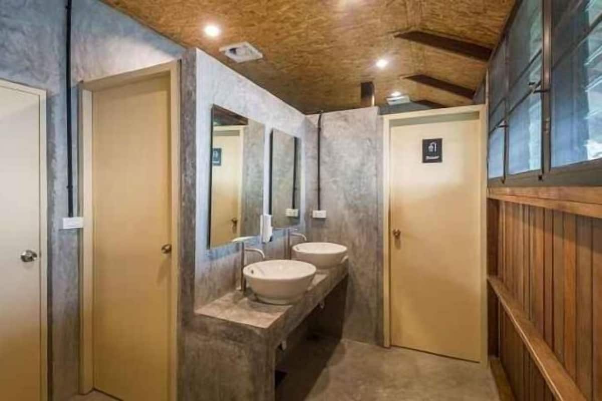 Bathroom | Shower, hydromassage showerhead, slippers