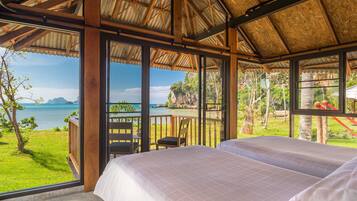 Blackout curtains, free WiFi, bed sheets