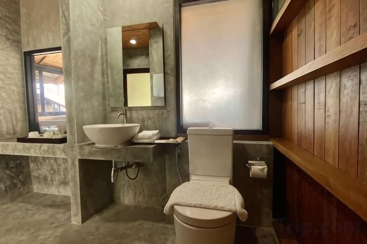 Douche, douche hydromassante, chaussons