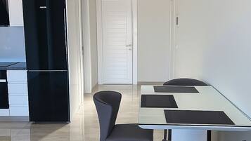Apartemen Mewah | 1 kamar tidur, meja kerja, setrika/meja setrika, dan Wi-Fi gratis