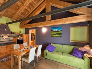 Apartment, 1 Schlafzimmer (Il Melo) | Wohnbereich | LED-Fernseher, Fußbodenheizung