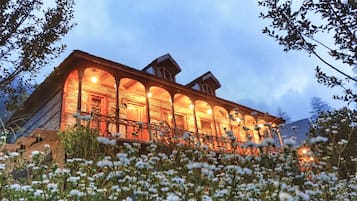 Mặt tiền nơi lưu trú