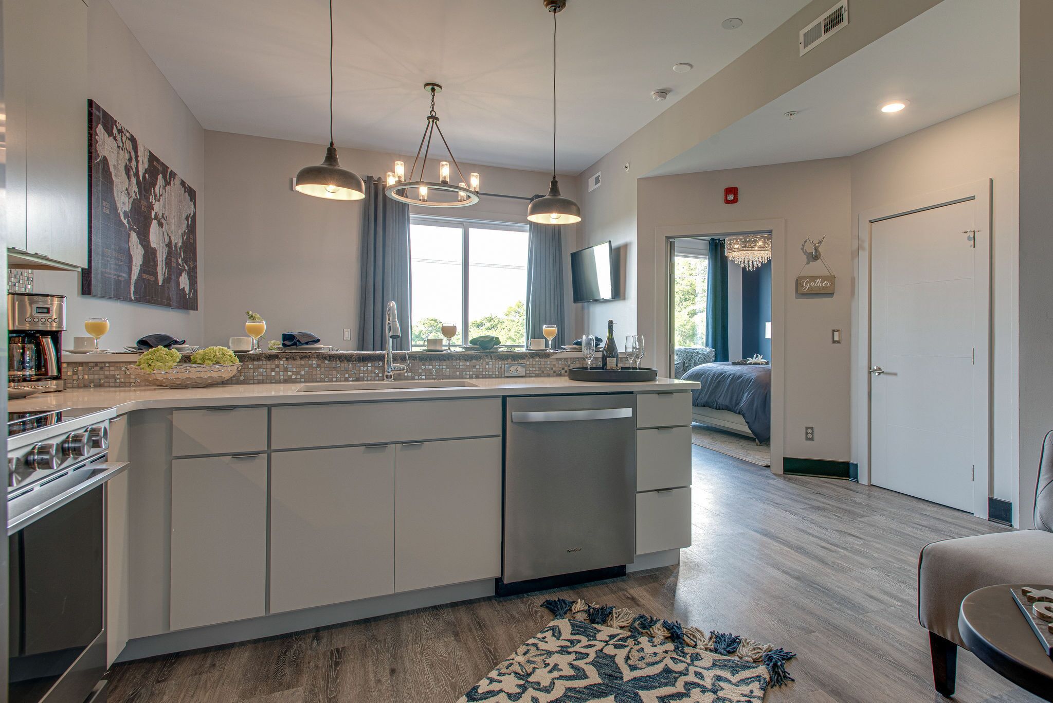 Geladeira, micro-ondas, fogão, cooktop