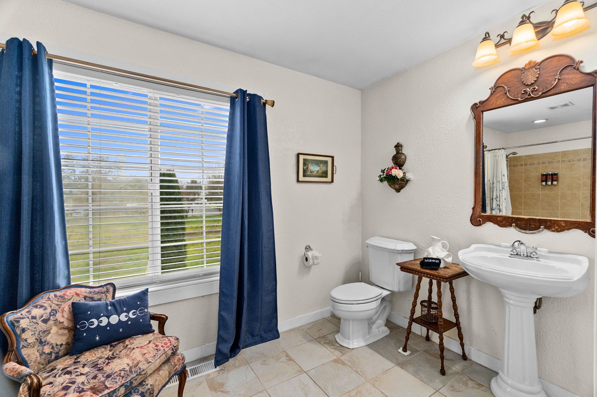 Ducha y bañera combinadas, bañera de hidromasaje y secador de pelo