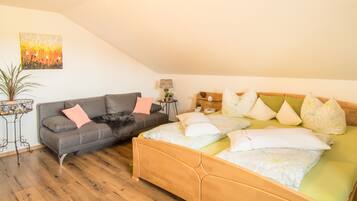 Apartamento, 2 quartos, vista para o jardim (FeWo Ratzinger Höhe) | Cortinas blackout, berços grátis, Wi-Fi de cortesia, roupa de cama