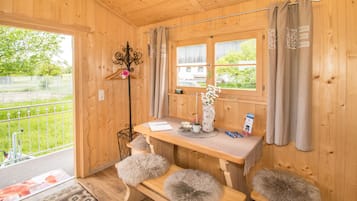 Mobile Home (Schäferwagen-Häusle (4 bunk beds)) | Blackout drapes, free cribs/infant beds, free WiFi, bed sheets