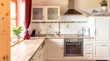 Apartment, 1 Bedroom, Terrace (Appartment Simssee) | Private kitchen | Electric kettle, cookware/dishes/utensils