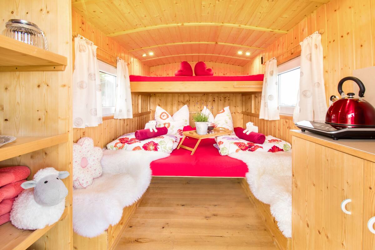 Mobile Home (Schäferwagen - Suite) | Blackout drapes, cribs (free), WiFi (free), bed sheets