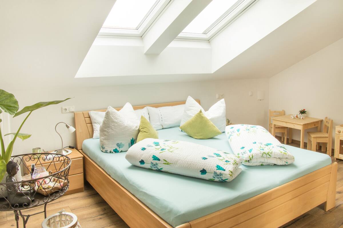 Apartment, 1 Bedroom, Balcony (FeWo Kampenwand) | Blackout drapes, cribs (free), WiFi (free), bed sheets