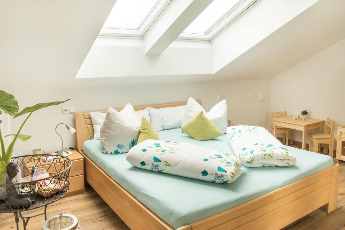 Blackout curtains, free cots/infant beds, free WiFi, bed sheets