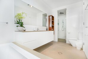 Bathtub