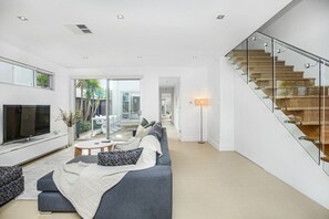 TV - Absolute - 41 Hayward Ct, Victor Harbor (McCracken)