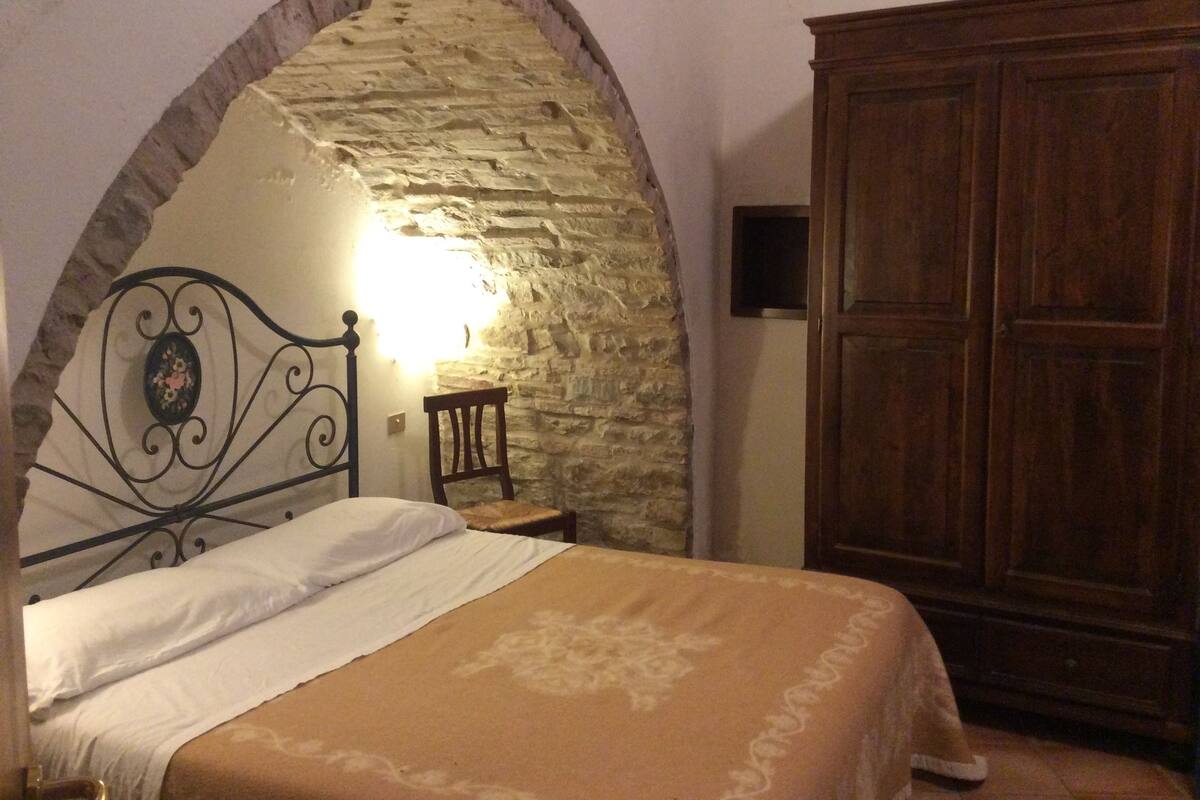 Desk, free cots/infant beds, free WiFi, bed sheets