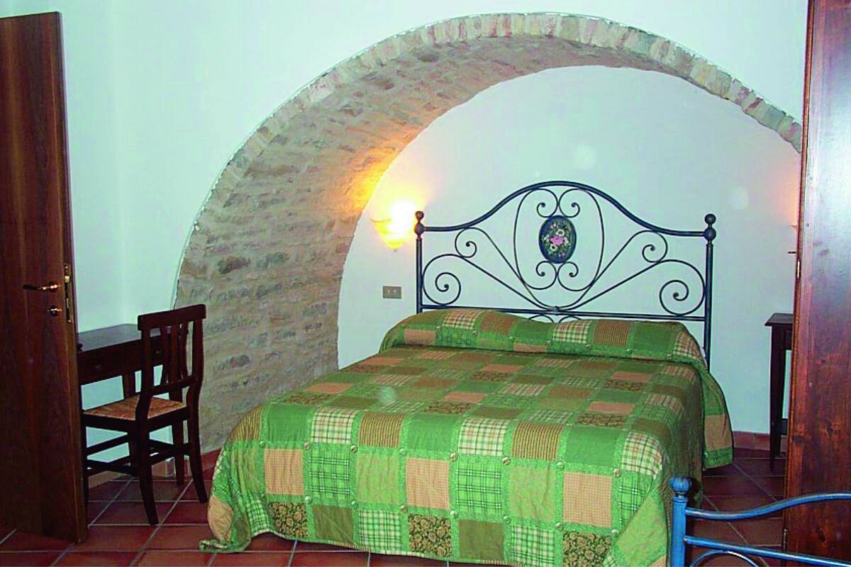 Desk, free cots/infant beds, free WiFi, bed sheets