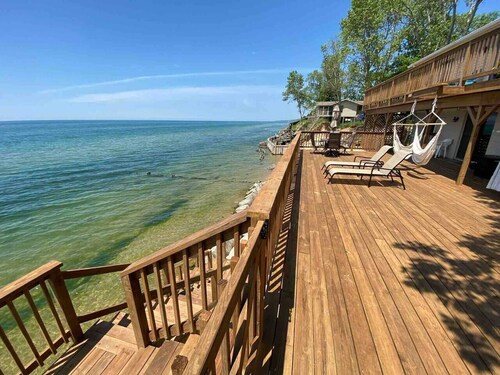Lakefront Beach Resort,Huge Deck & Amazing Sunsets