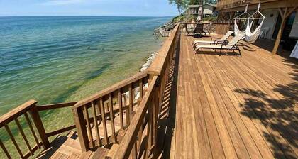Lakefront Beach Resort,Huge Deck & Amazing Sunsets
