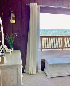 A room with a view of the sea, a wooden deck, and a white bench. - BEACH!, Lakefront Cottage, Huge Deck & Amazing Sunsets (Montague)