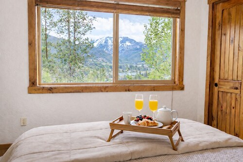 Stunning Lake & Mountain Views + Walk to Town + XL Hot Tub!