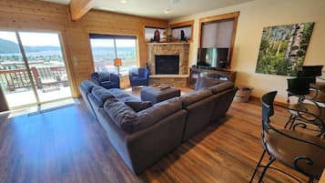 Smart TV, fireplace, DVD player, table football