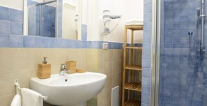 Deluxe Double Room | Bathroom