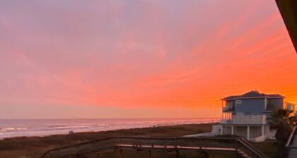 Beautiful front row with incredible view, discounts for 7 night rentals!!