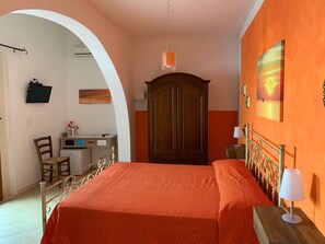Deluxe-Dreibettzimmer | Zimmersafe, individuell dekoriert, individuell eingerichtet