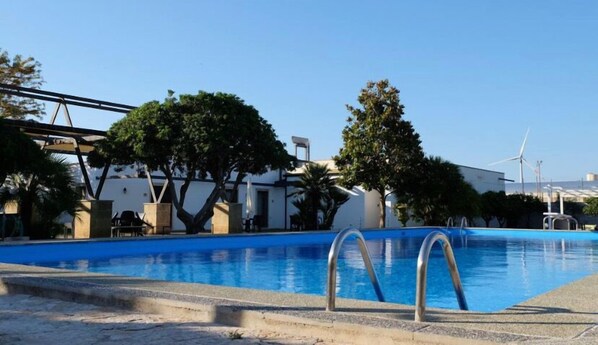 Piscine extérieure (ouverte en saison)