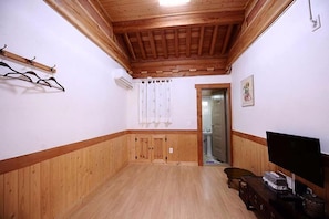 Traditional Room (Chil-Seok) | Blackout drapes, soundproofing, free WiFi