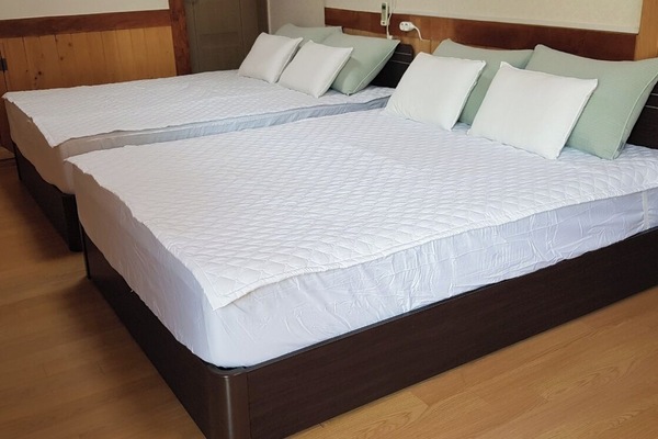 Blackout drapes, soundproofing, free WiFi