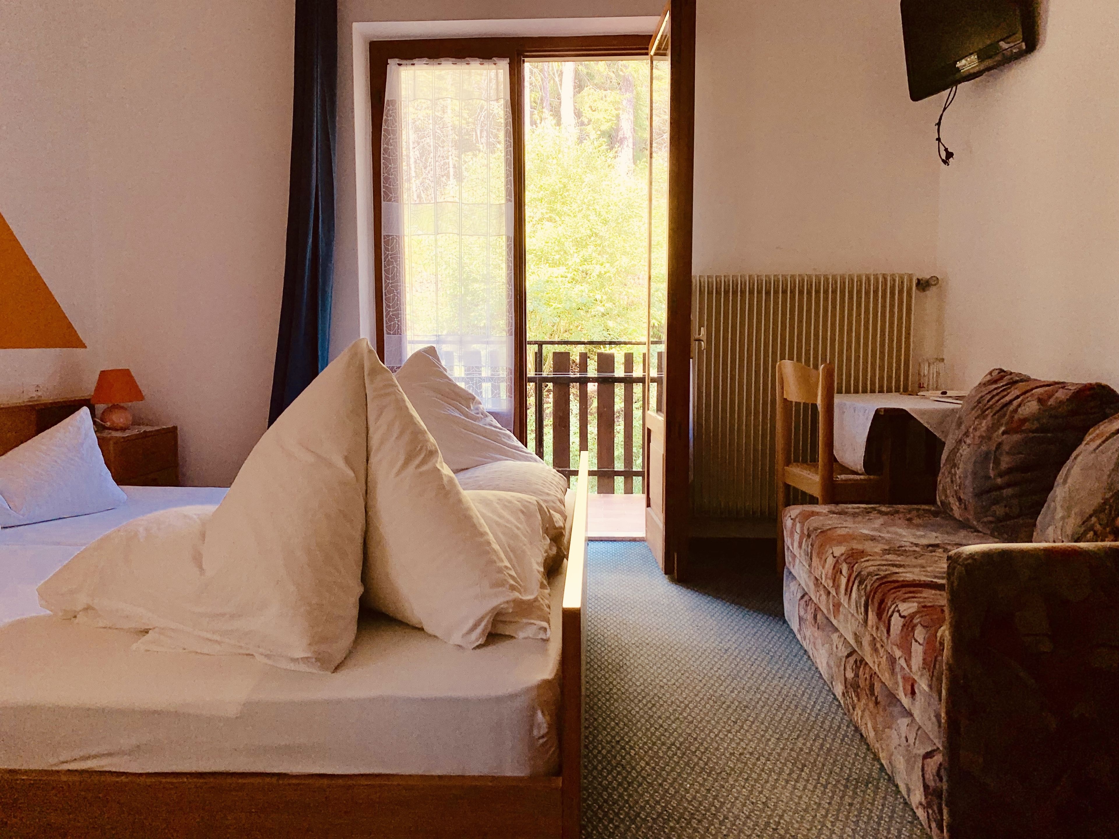 Doppia Comfort | Una scrivania, lenzuola