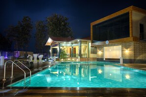 Outdoor pool - The Four Vedas Hotel & Resort (Siliguri)