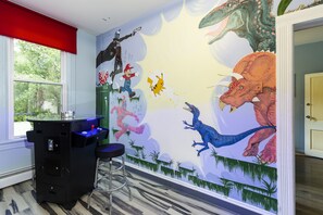 Interior - Jurassic Pok at The Ore House Inn (New Castle)
