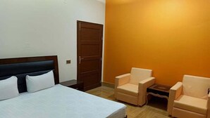 Deluxe Double or Twin Room | 1 bedroom, rollaway beds (surcharge), WiFi (free) - Al Burhan Express Hotel (Lahore)